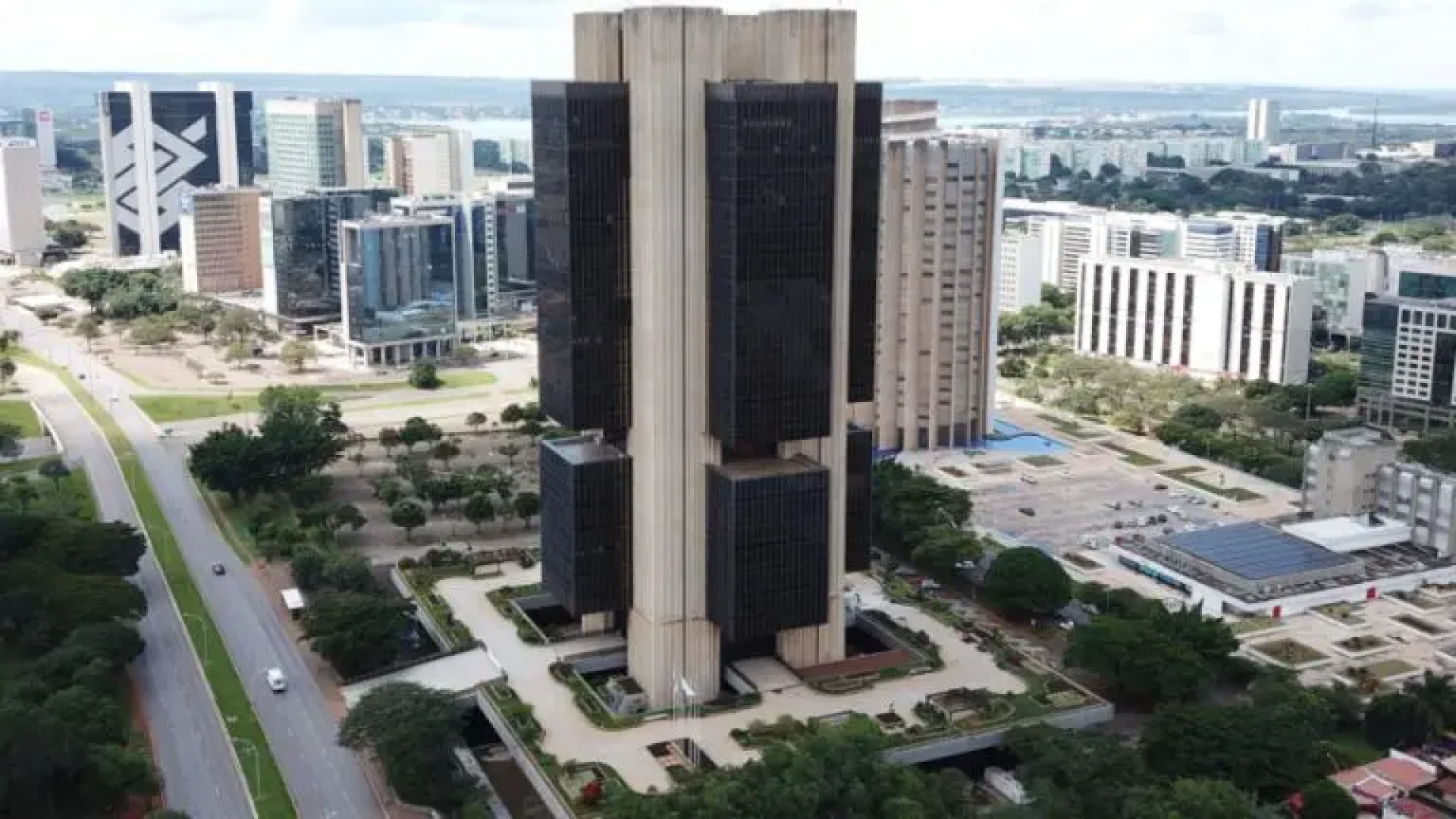 fachada-banco-central-848x477-1-768x432