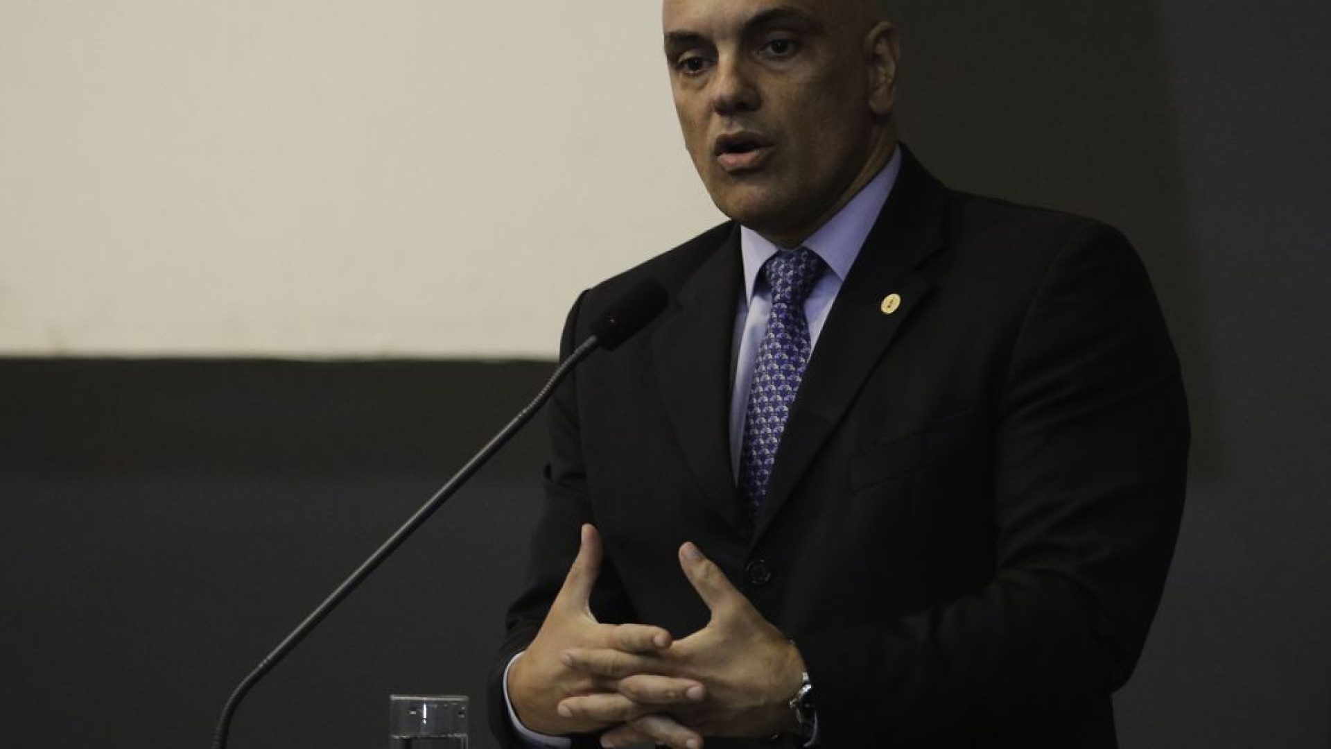 O ministro do STF Alexandre de Moraes durante abertura do Seminário Políticas Judiciárias e Segurança Pública, no Superior Tribunal de Justiça (STJ).

Foto de Moraes - Fabio Rodrigues Pozzebom - Agência Brasil. 