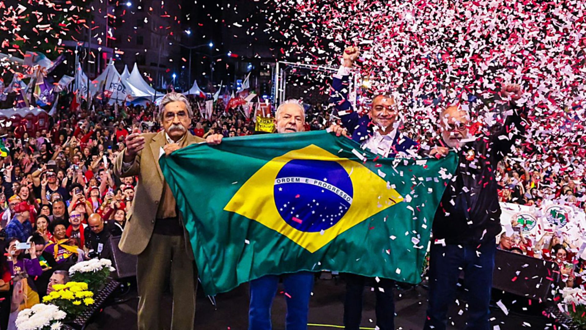 Lula realizou seu comício de campanha na capital gaúcha em frente ao Mercado Público - Foto: Ricardo Stuckert