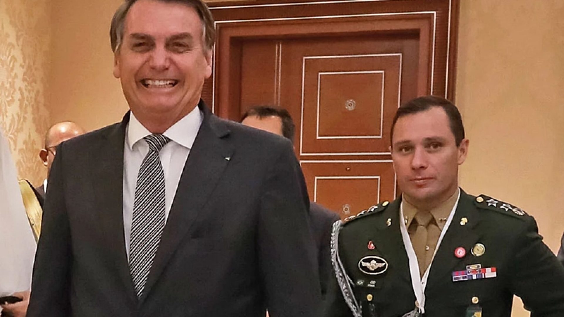 Foto de Jair Bolsonaro e o Coronel Cid, seu ajudante de ordens e braço direito - Secom