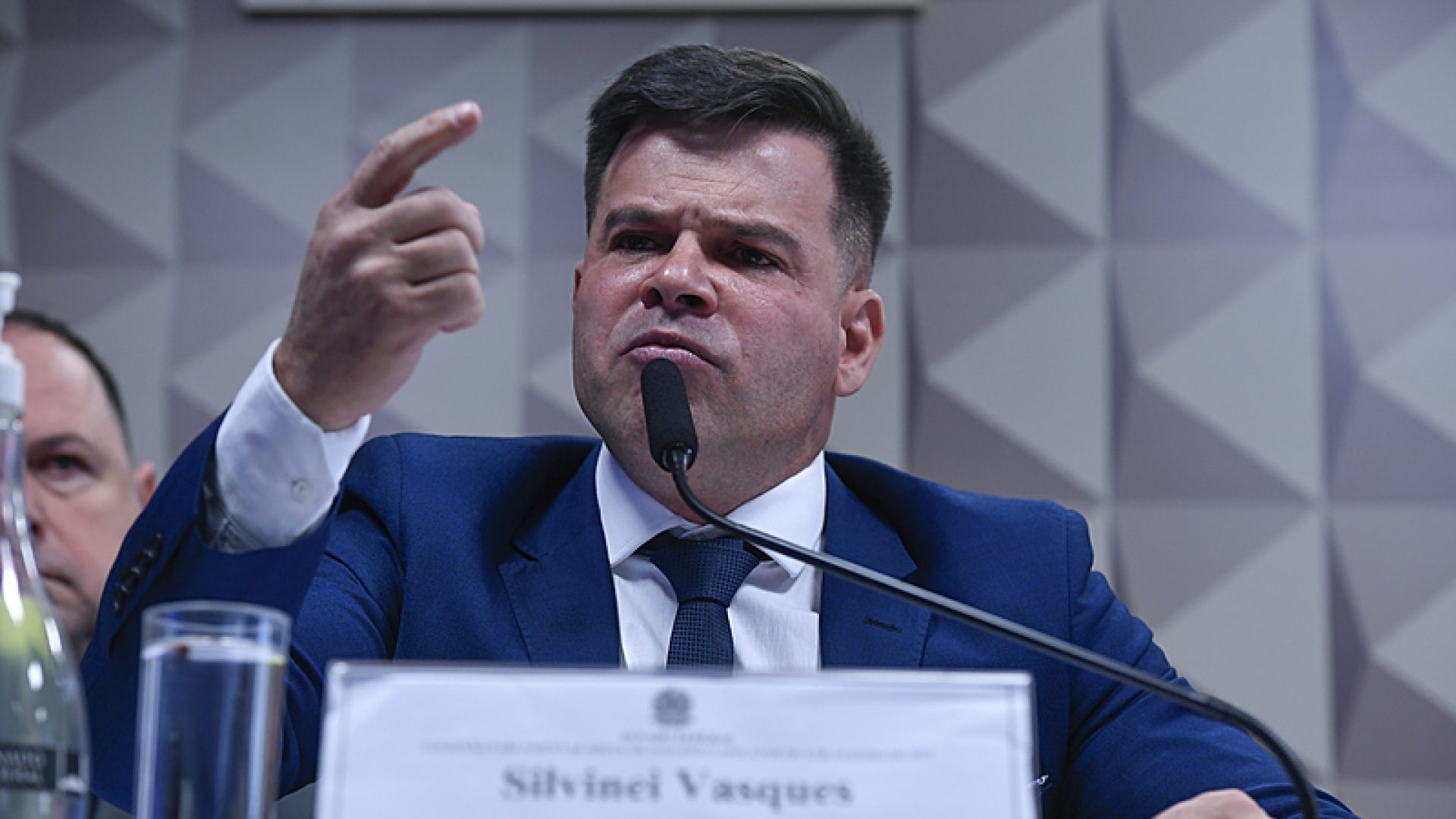 Comissão Parlamentar Mista de Inquérito dos Atos de 8 de Janeiro de 2023 (CPMI - 8 de Janeiro).

1ª parte: Reunião para ouvir o ex-diretor da Polícia Rodoviária Federal (PRF).

2ª parte: Apreciação de requerimentos.

A CPMI é formada por 16 senadores e 16 deputados federais titulares, com igual número de suplentes de cada Casa e vai investigar a invasão e depredação das sedes dos Três Poderes em Brasília. 
 
À mesa, em pronunciamento, ex-diretor da Polícia Rodoviária Federal, Silvinei Vasquez.

Foto: Edilson Rodrigues/Agência Senado