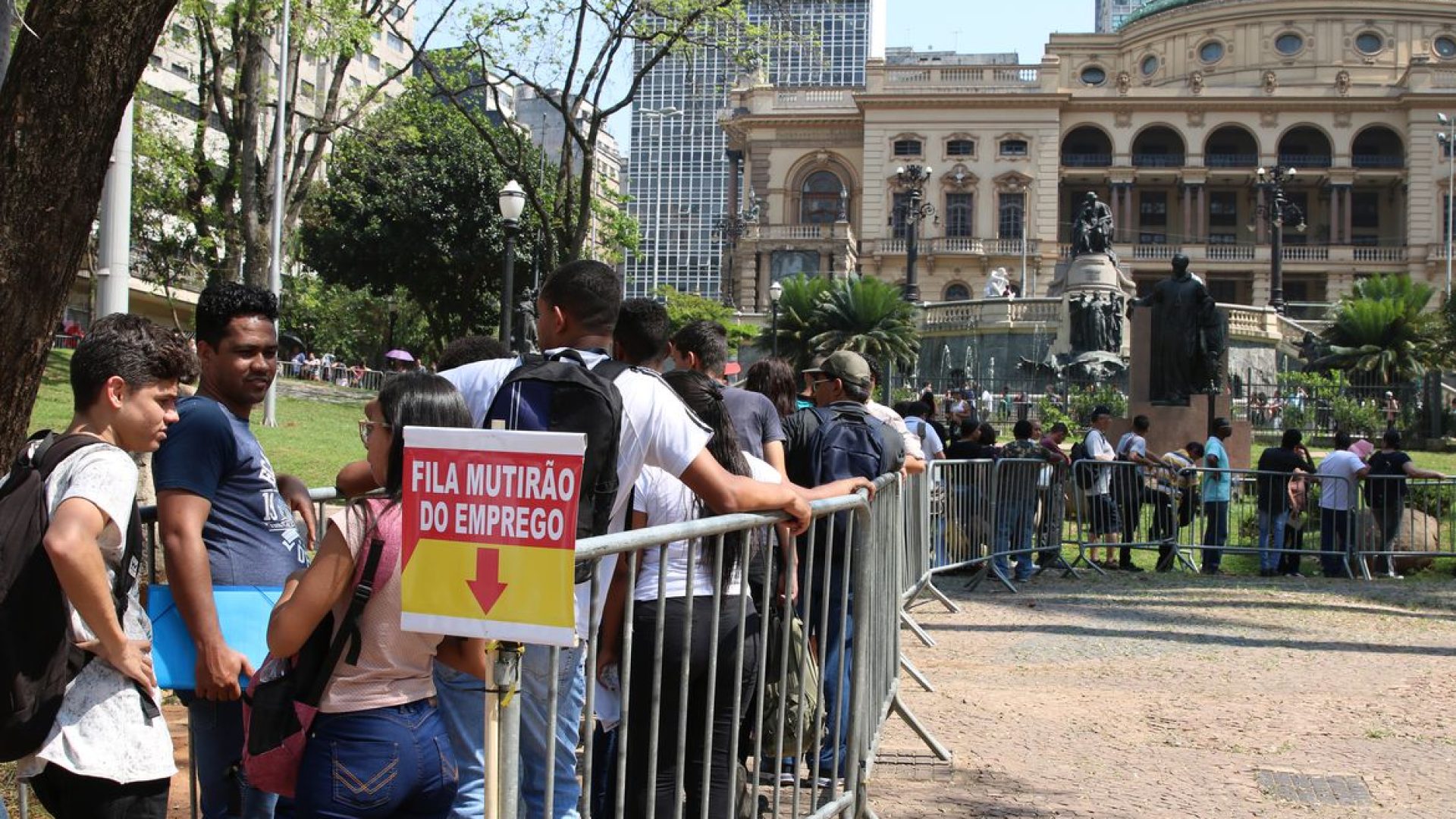 O sindicato dos comerciários de São Paulo promove,  mutirão do emprego em São Paulo, ofertando 5.726 vagas. Foto: Rovena Rosa/Agência Brasil