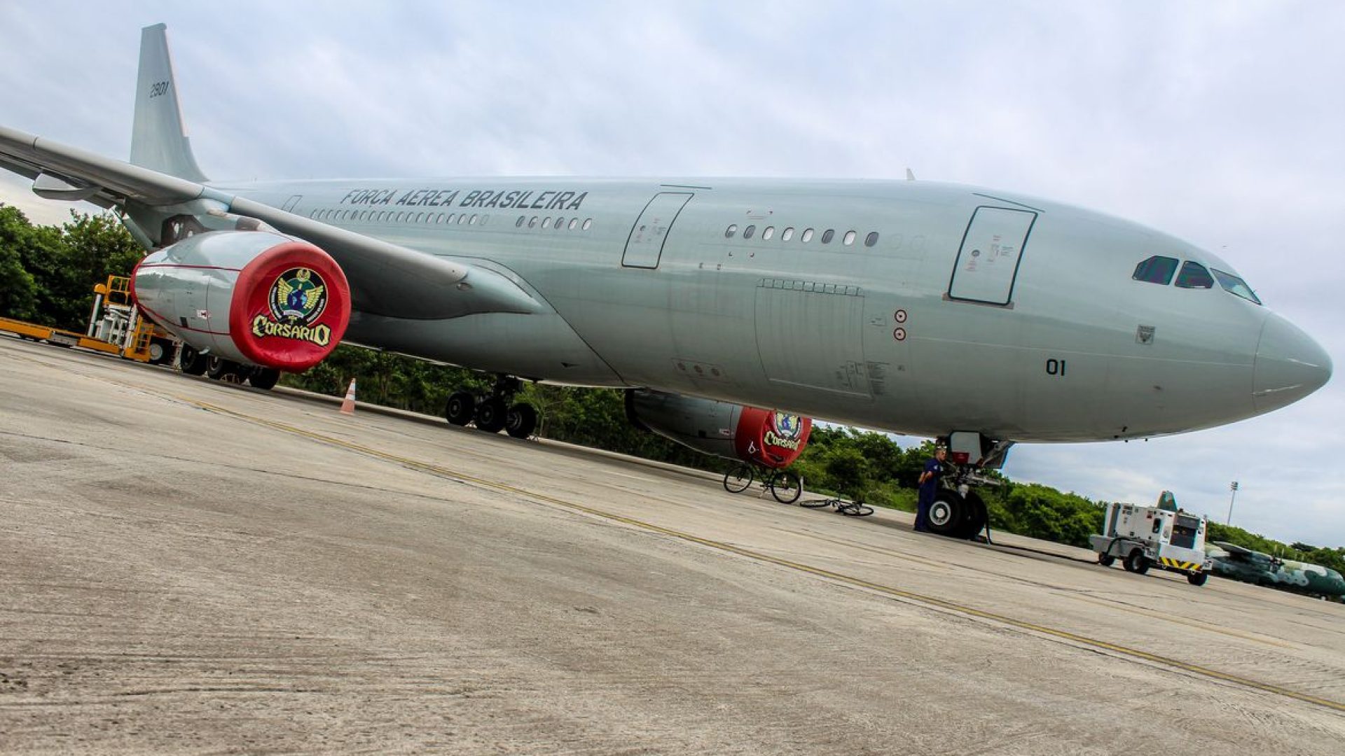 Rio de Janeiro (RJ), 16.10.2023- Aeronave KC-30 (Airbus A330 200), da FAB, decola do Aeroporto do Galeão para realizar o sétimo voo de repatriação de brasileiros em Israel. Purificadores de água e kits médicos foram embarcados no voo, que tem a dupla missão de resgatar brasileiros em Israel e levar insumos humanitários para Gaza. Fotos: Gov BR/ FAB