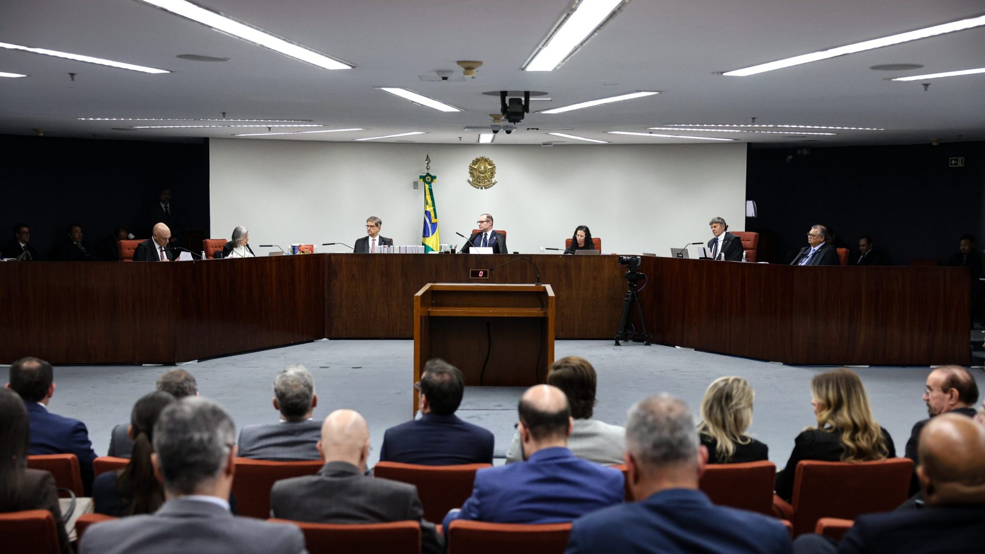 Brasília (DF), 11/09/2025 - Sessão na Primeira Turma do Supremo Tribunal Federal (STF), que realiza o quinto dia de julgamento dos réus do Núcleo 1 da trama golpista, formado pelo ex-presidente Jair Bolsonaro e mais sete aliados. Foto: Marcelo Camargo/Agência Brasil