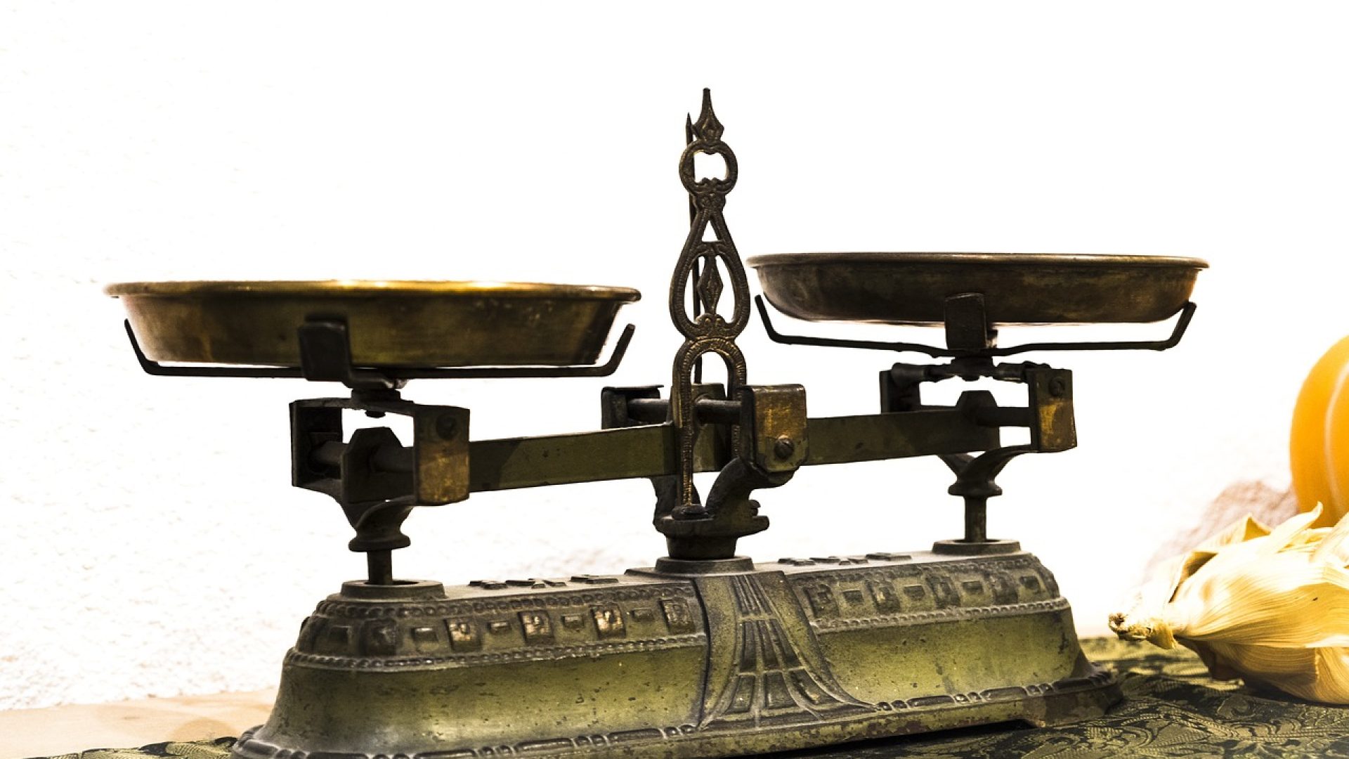 libra-2759820_1280