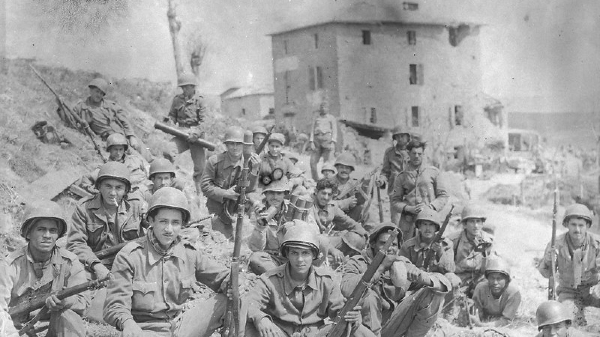 Foto de Soldados da FEB comemoram o 7 de setembro na Itália durante a II Guerra Mundial, 1944 - Arquivo Nacional.