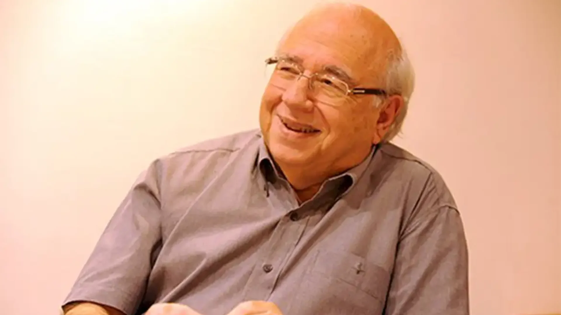 luis-fernando-verissimo-conta-sua-trajetoria-pessoal-e-profissional-em-encontro-na-universidade-do-livro