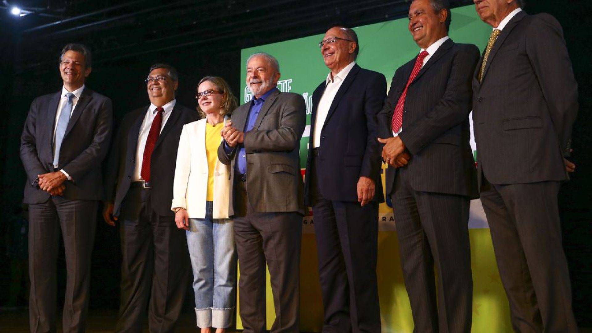 O presidente eleito, Luiz Inácio Lula da Silva, anuncia ministros durante coletiva no CCBB Brasília.