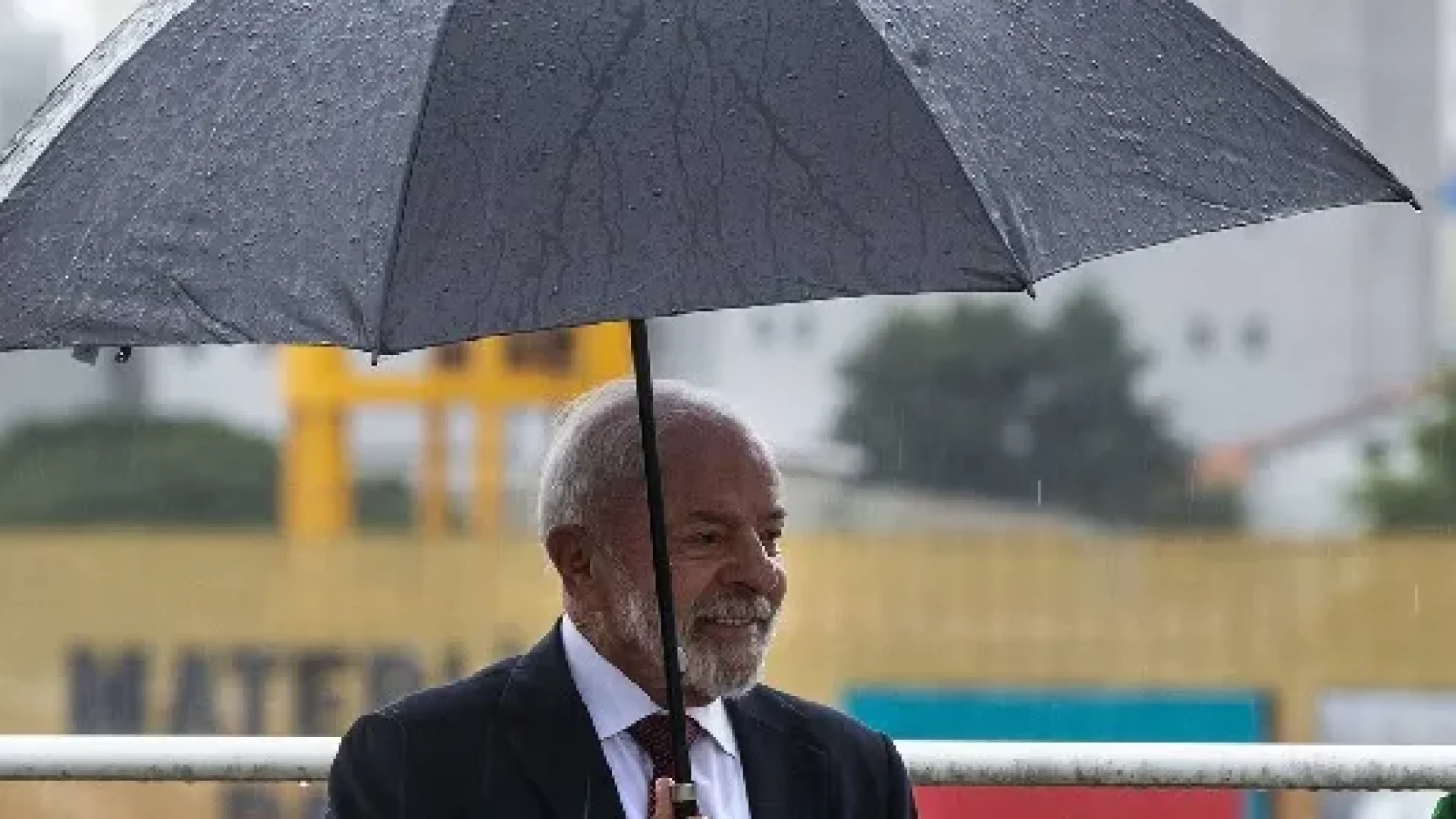 lula-na-chuva