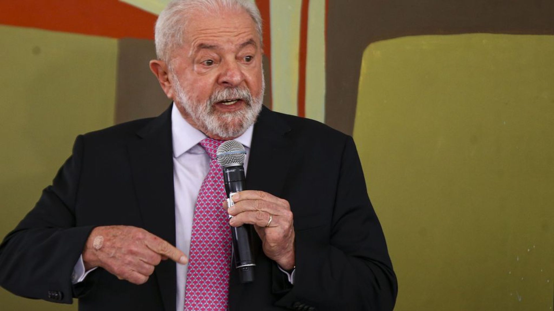 O presidente Luiz Inácio Lula da Silva participa de reunião com reitores das universidades federais do país e dos institutos federais de ensino, no Palácio do Planalto.