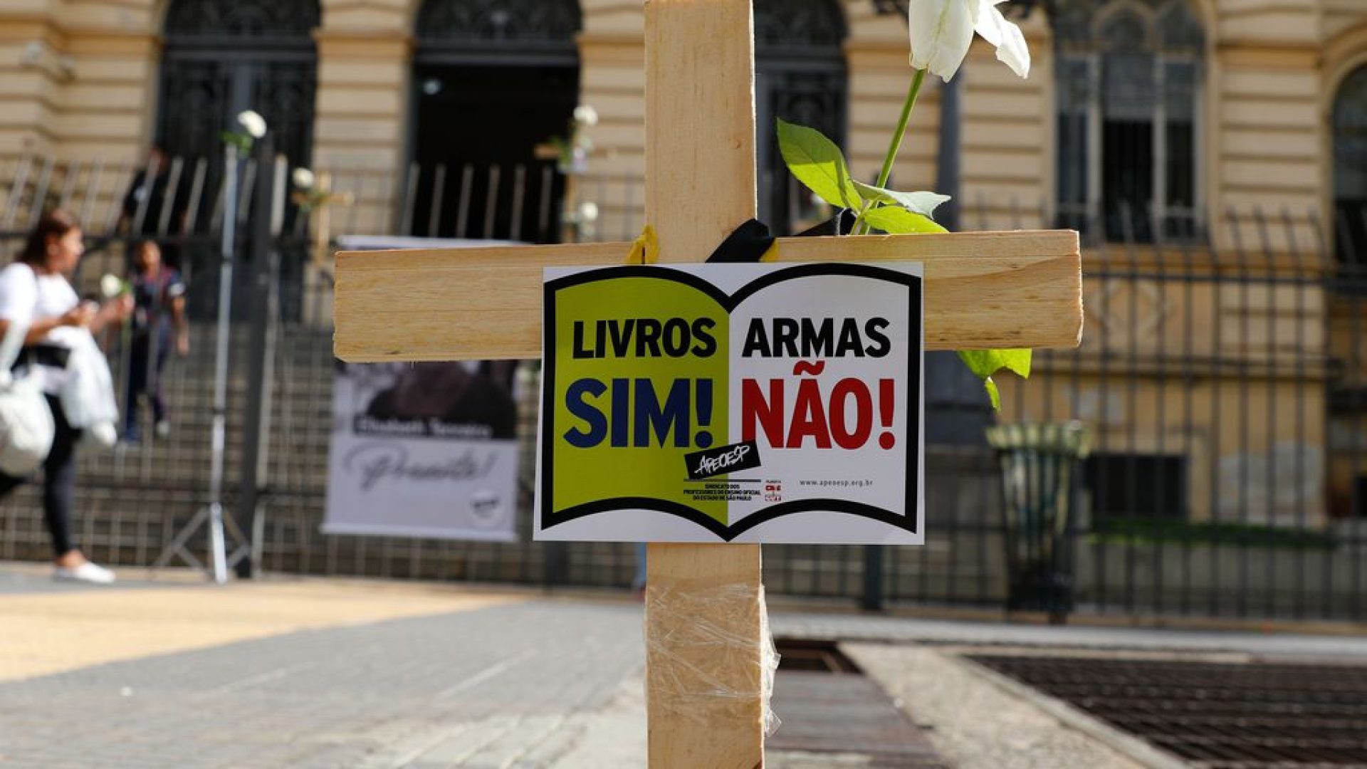 São Paulo (SP), 29/03/2023 - Professores de São Paulo protestam contra a violência nas escolas em frente à Secretaria de Educação, na Praça da República, após o ataque na escola Thomazia Montoro.  Foto: Fernando Frazão/Agência Brasil