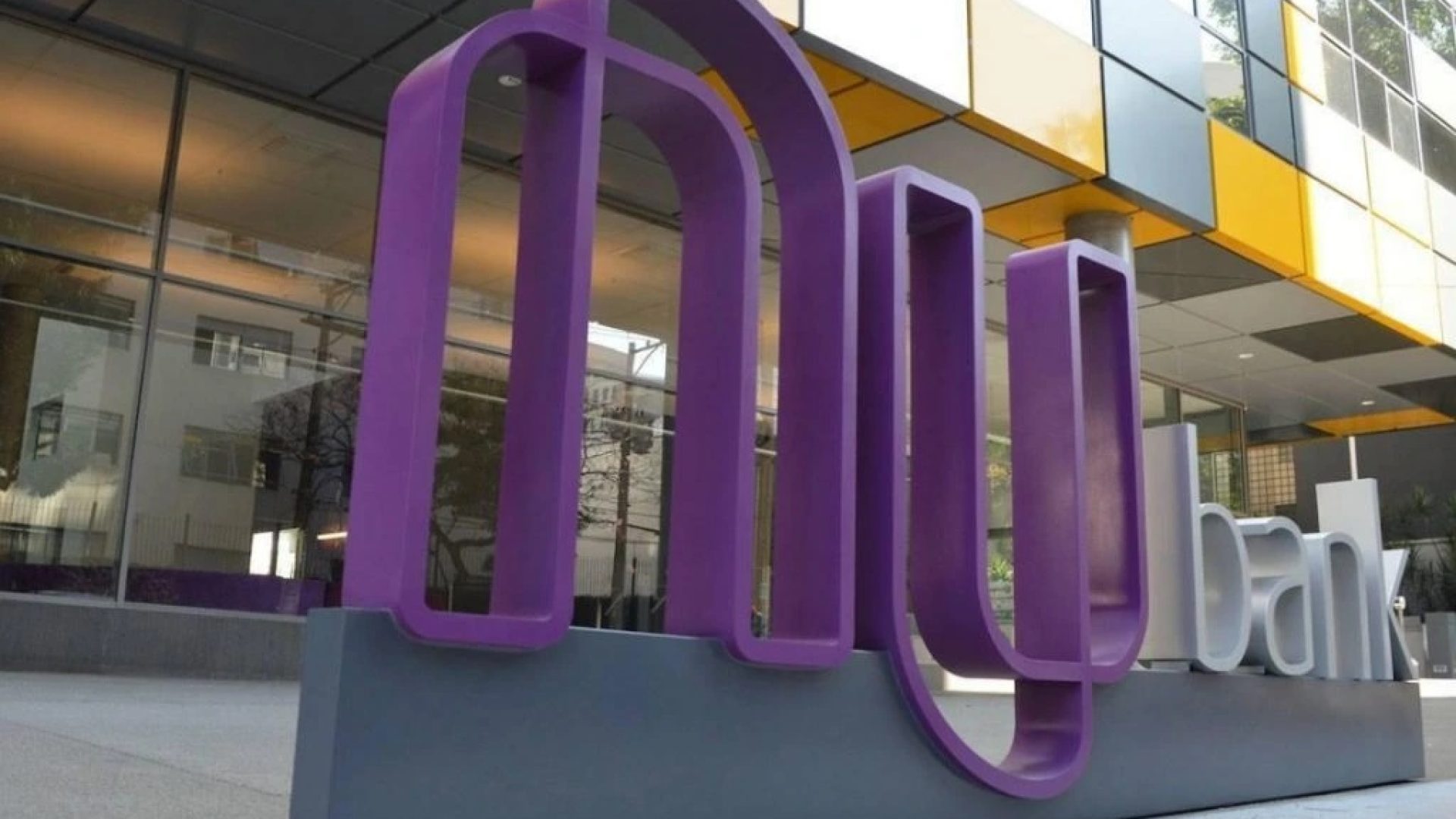 Nubank em Abu Dhabi - Reprodução