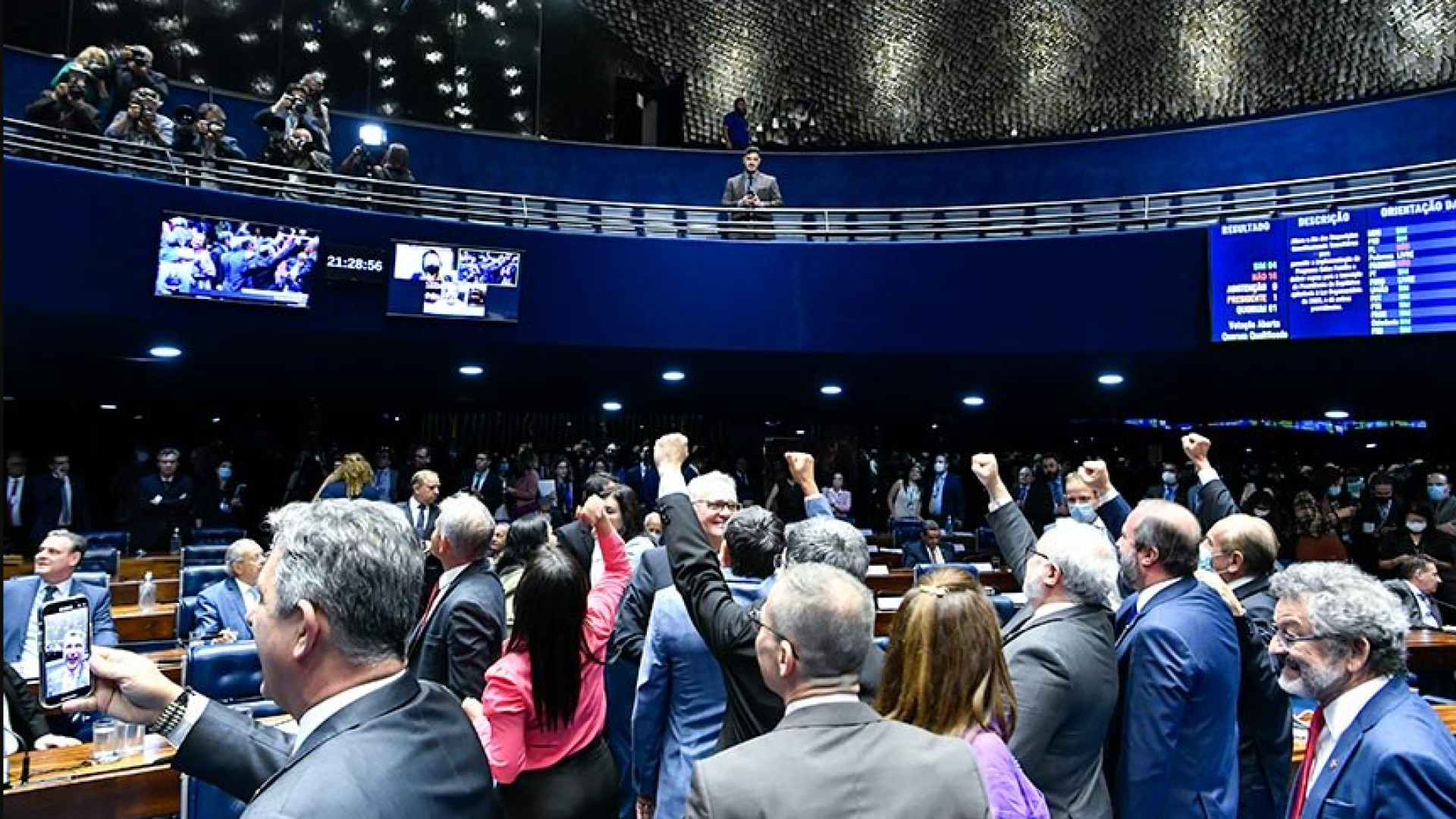 Imagem da comemoração da aprovação da PEC no Senado - Waldemir Barreto/Agência Senado. 