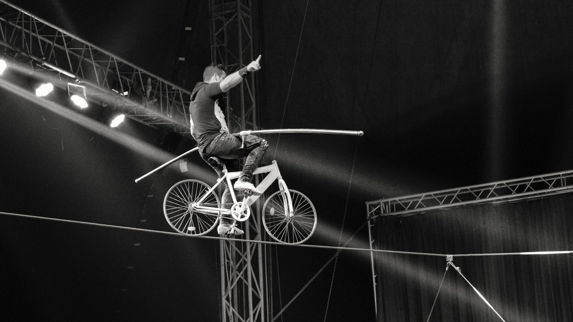 rope-walker-2174341_1280