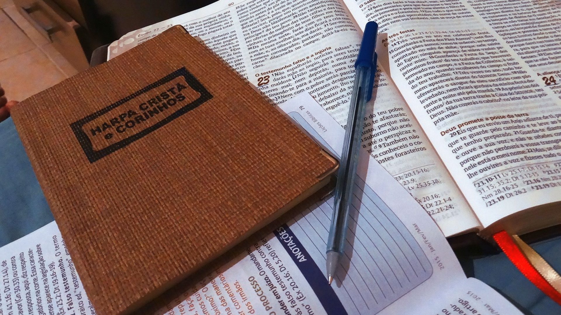 study-gb664df84c_1280