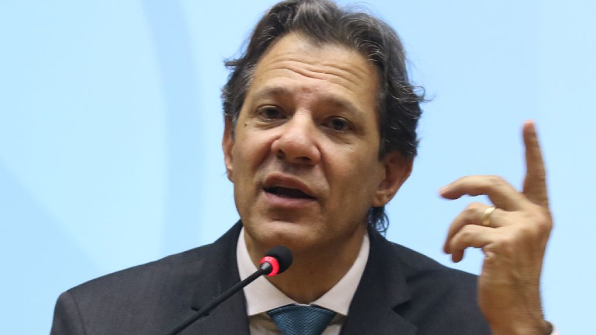 Brasília (DF), 17/07/2023 - Ministro da Fazenda, Fernando Haddad, fala sobre o programa Desenrola Brasil. durante entrevista coletiva a imprensa,  E/D. Secretario da SPE, Guilherme Mello, Ministro Haddad, e o Assessor da Secretária de Reformas Econômicas, Alexandre Ferreira.Foto Valter Campanato/Agência Brasil.